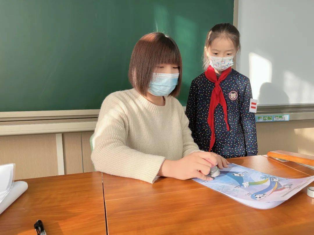 冰墩墩带着铭铭品品游冬奥良乡小学铭品校区举行知识游戏大冲关活动