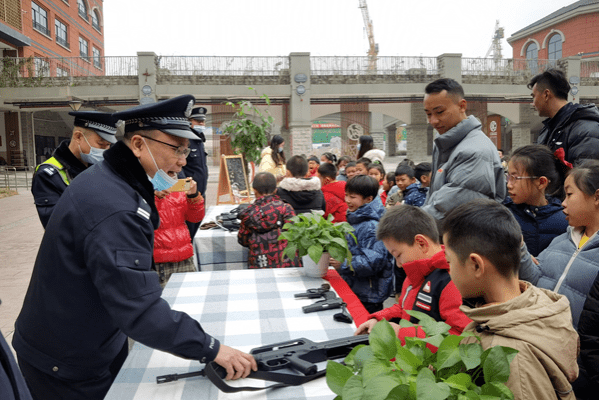 保护法|警校手牵手，共同创平安