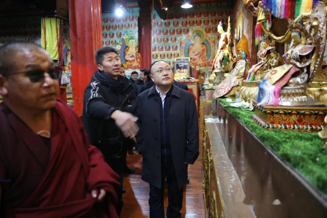 省委常委,统战部长邱江一行赴东竹林寺开展走访慰问活动