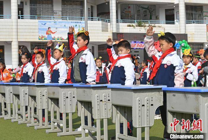 峰尾|福建泉港：小学生游园闯关中完成期末考试