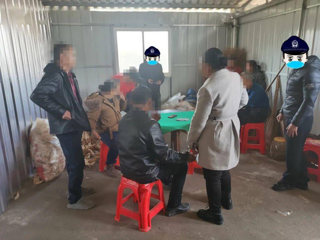 联合八步分局治安大队捣毁一个隐藏在仁义镇保福村某民房内的游戏机