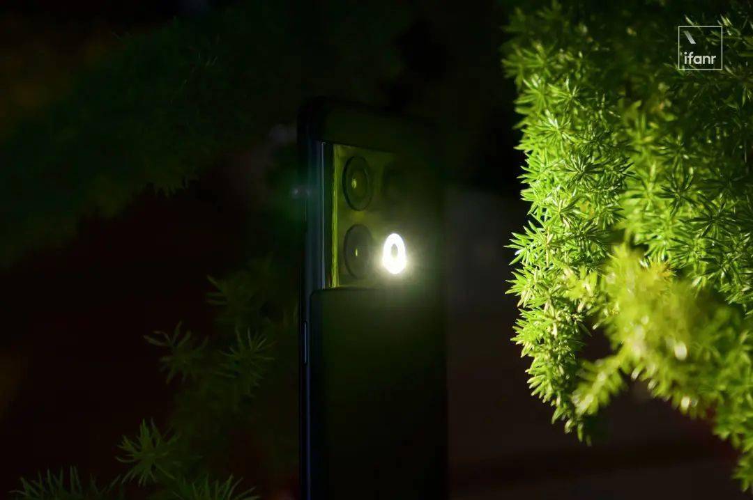 一加 10 Pro 测评：第二代哈苏影像挺强，但不是重点