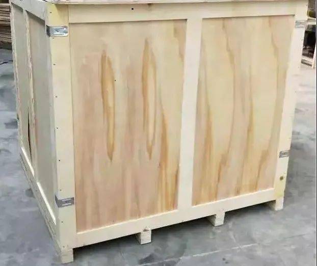 例如全部由胶合板,刨花板,纤维板等人造板制成的木箱,木托等;或者全部