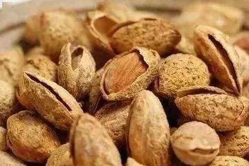 设计|必囤的年货礼盒到!点击一键拆礼,把爱带回家~