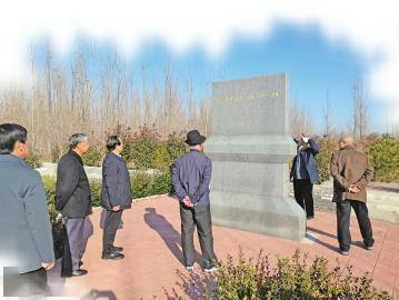 牟国故城遗址出土的商代陶鬲高奴禾石铜权(阿房宫出土)研究人员考察牟