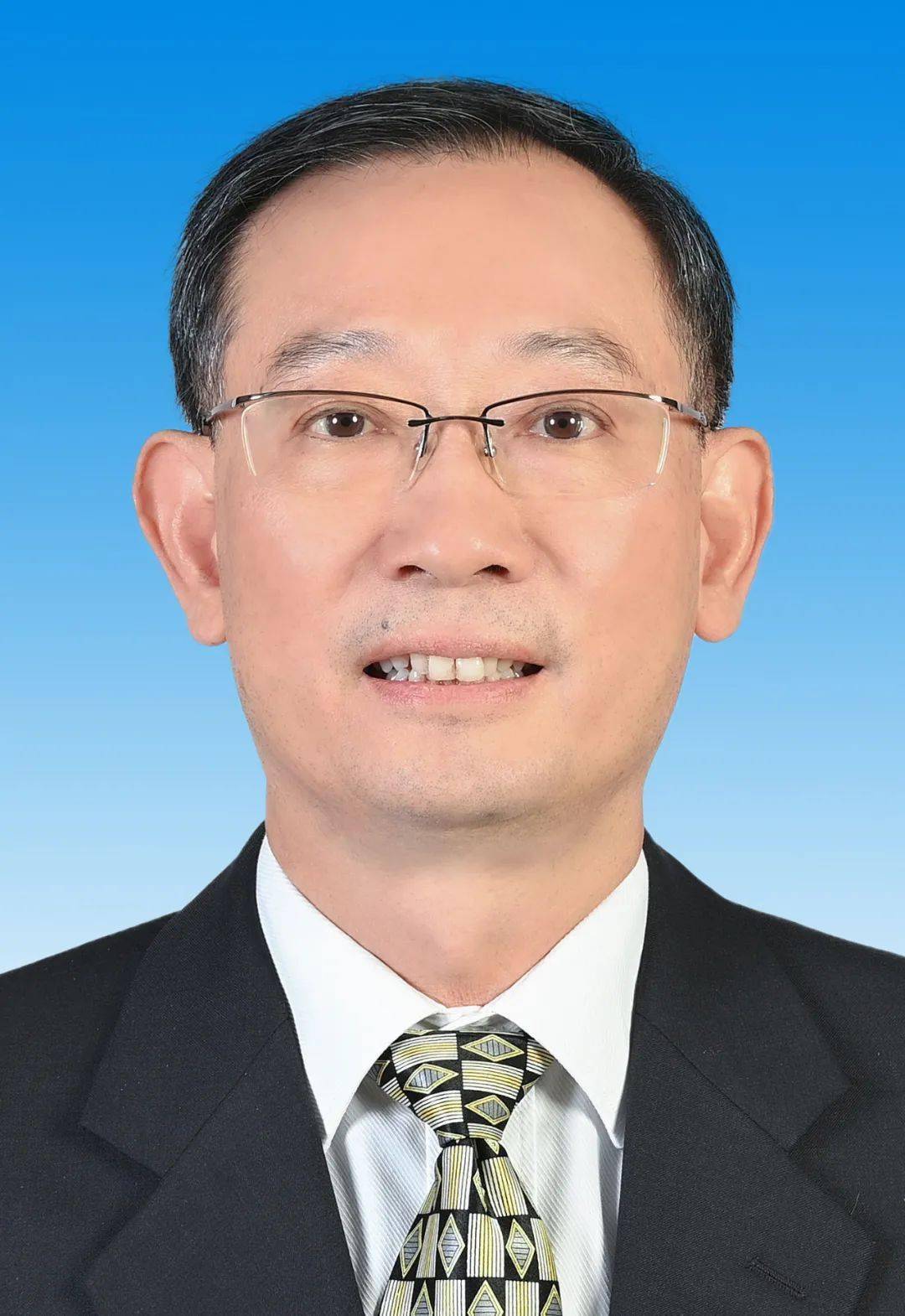 甄仁旺吴国杰,男,汉族,1966年5月生,省社科院在职研究生,九三学社社员