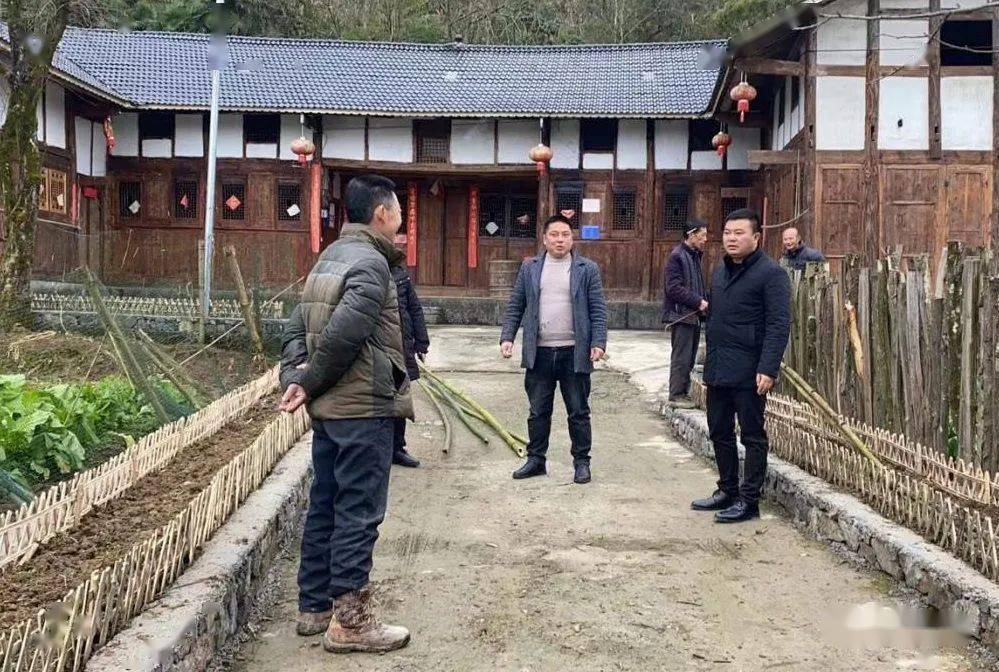 庙溪乡:1月12日,庙溪乡党委书记陈飞带领乡平安办,派出所,规划与环保