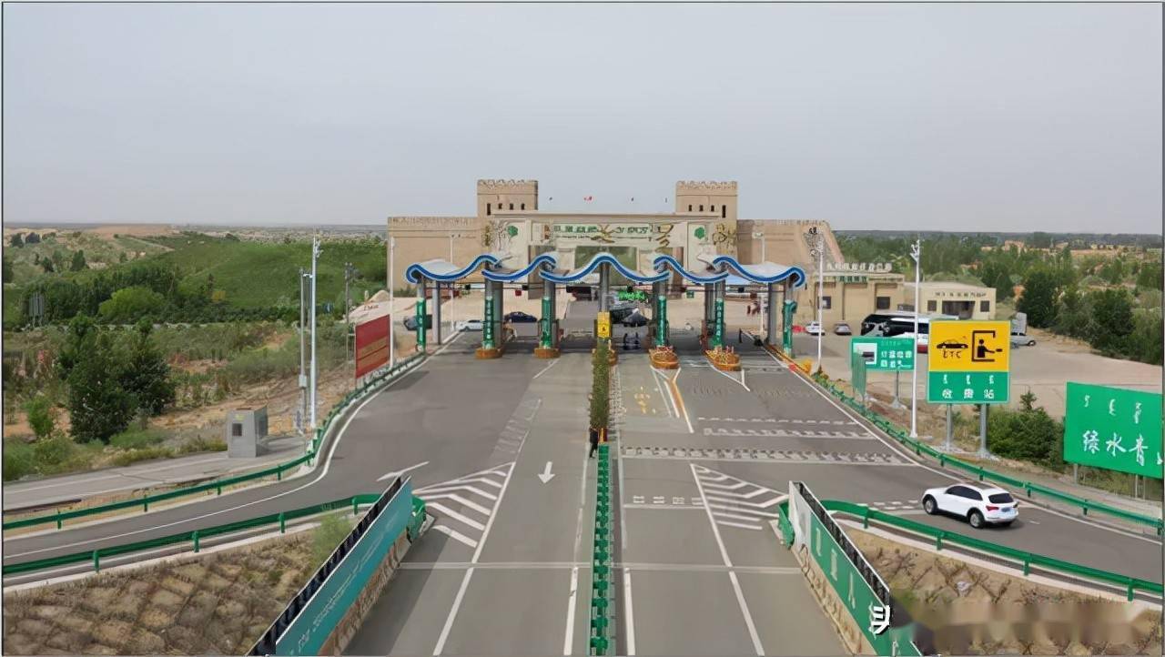 西接g6京藏高速,东接s24准兴重载高速,与s31呼准高速相接于大路北互通