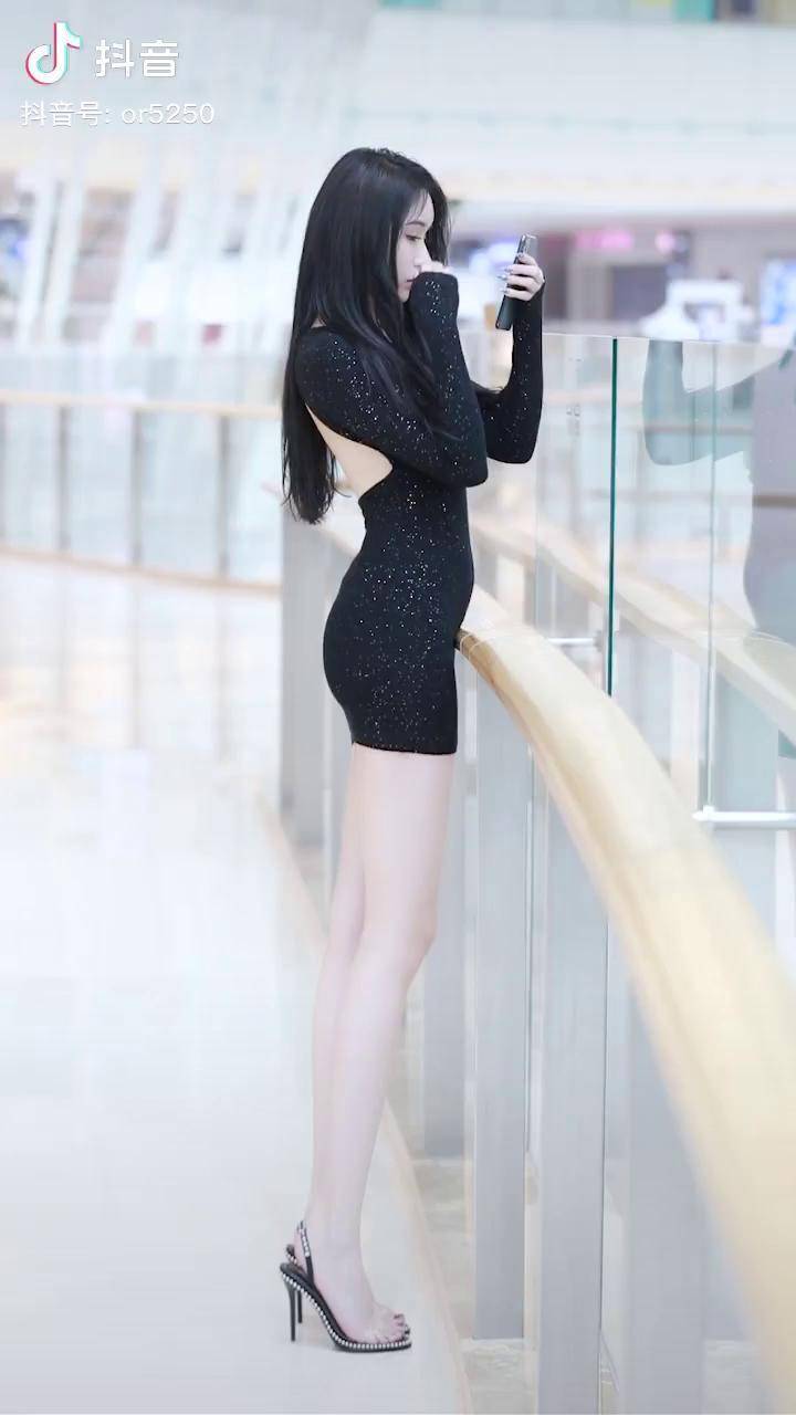 竞猜环节小姐姐吃了多少根辣条才变得这么辣穿搭夏天媛媛酱sayuki