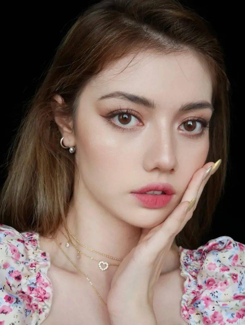 现实美妆博主回归现实，「换头术」到底是真是假？