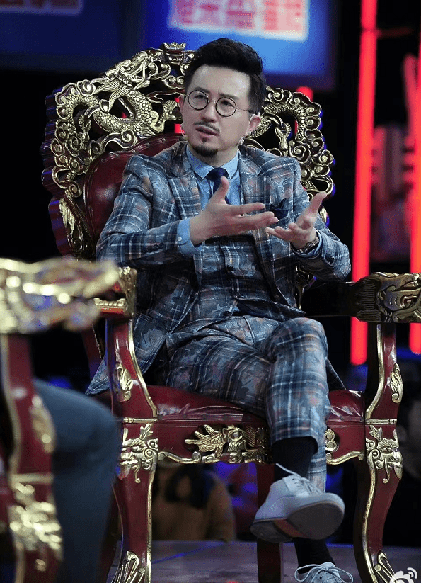 百亿珠宝家族内斗落幕,"翡翠王"的昔日女婿离场,"大舅哥"上任