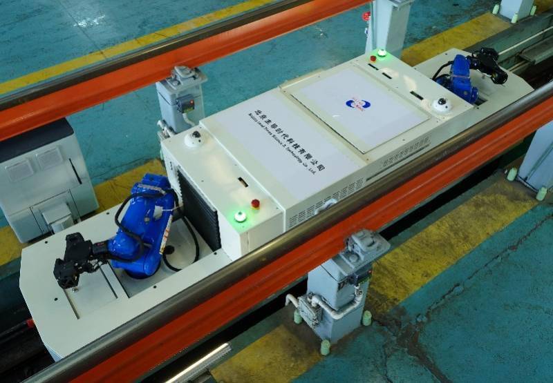 图集：机器人“医生”春运上岗，为高铁动车“体检”