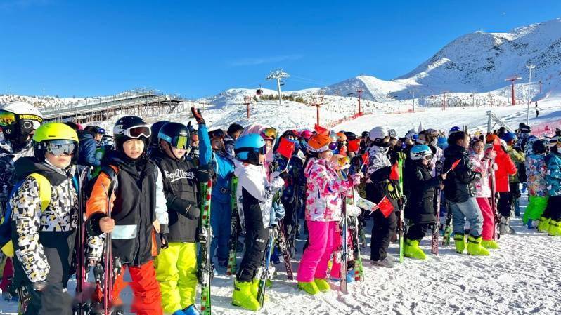观众|首届阿勒泰滑雪节暨十六届人类滑雪起源地纪念日开幕