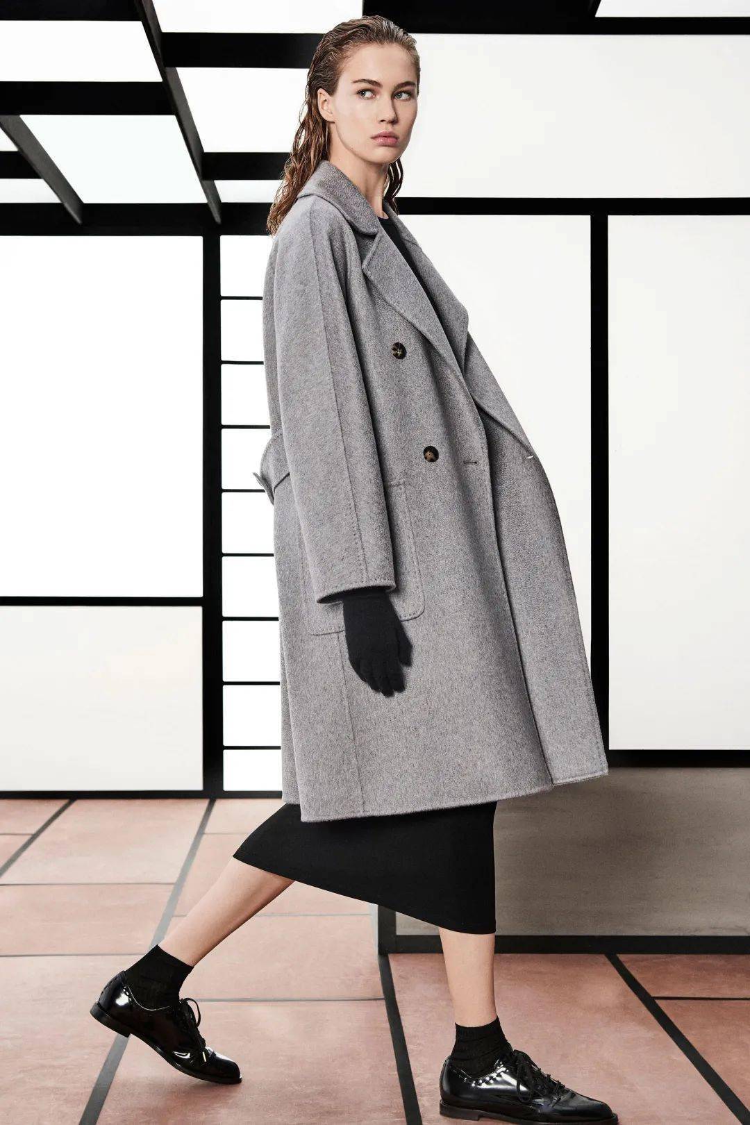 MaxMara 都2022了，大衣还是这样穿显高级！