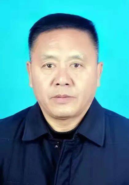 李德军,男,1964年5月生,中共党员,崇阳县白霓镇油市村村支部书记,村