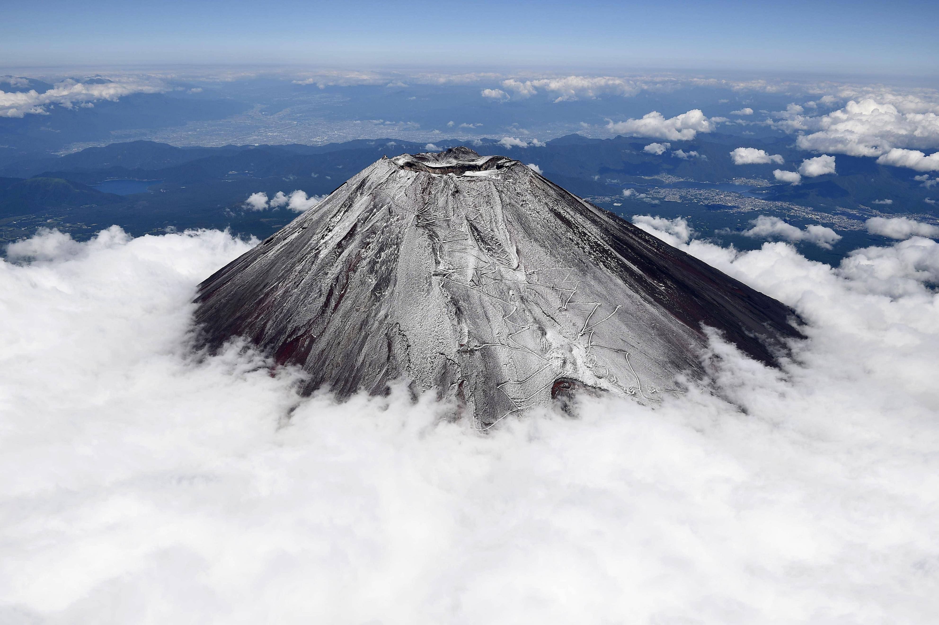 日本富士山喷火口增加近6倍专家称随时都有喷发可能 韩媒 日本富士山喷火口增加近6倍 火山 汤加