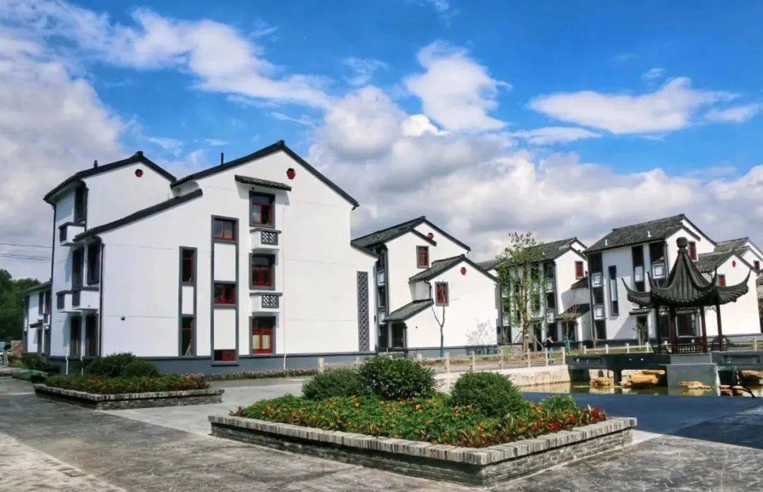 桃园村冯巷人居环境保存原有村庄的特色是桃园村闲置农房盘活利用的