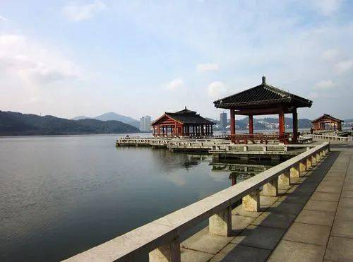 主要景點有睡美人,鰱魚墩,澄月島,逸趣園,映趣園,野趣園等.