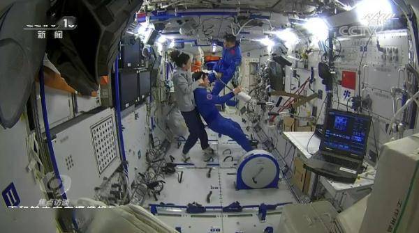 焦点访谈：太空“出差” 旅程过半