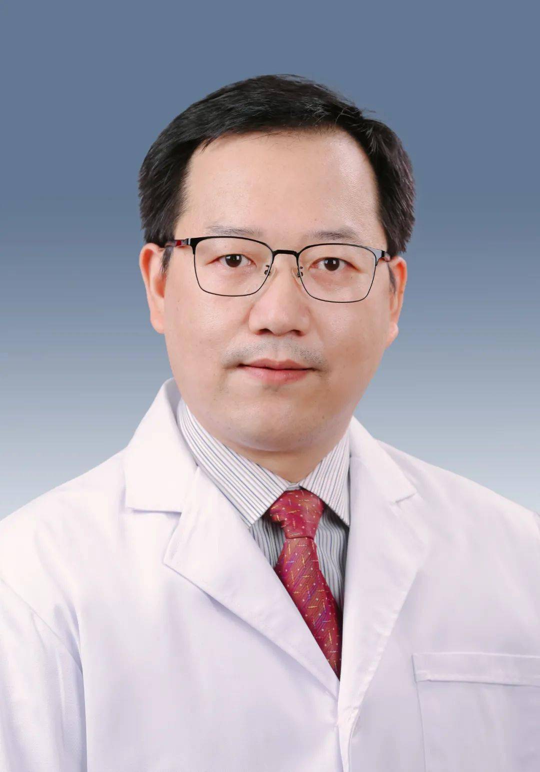 吴崇山,男,主任医师,中南大学湘雅医学院临床专业本科毕业,在三级医院