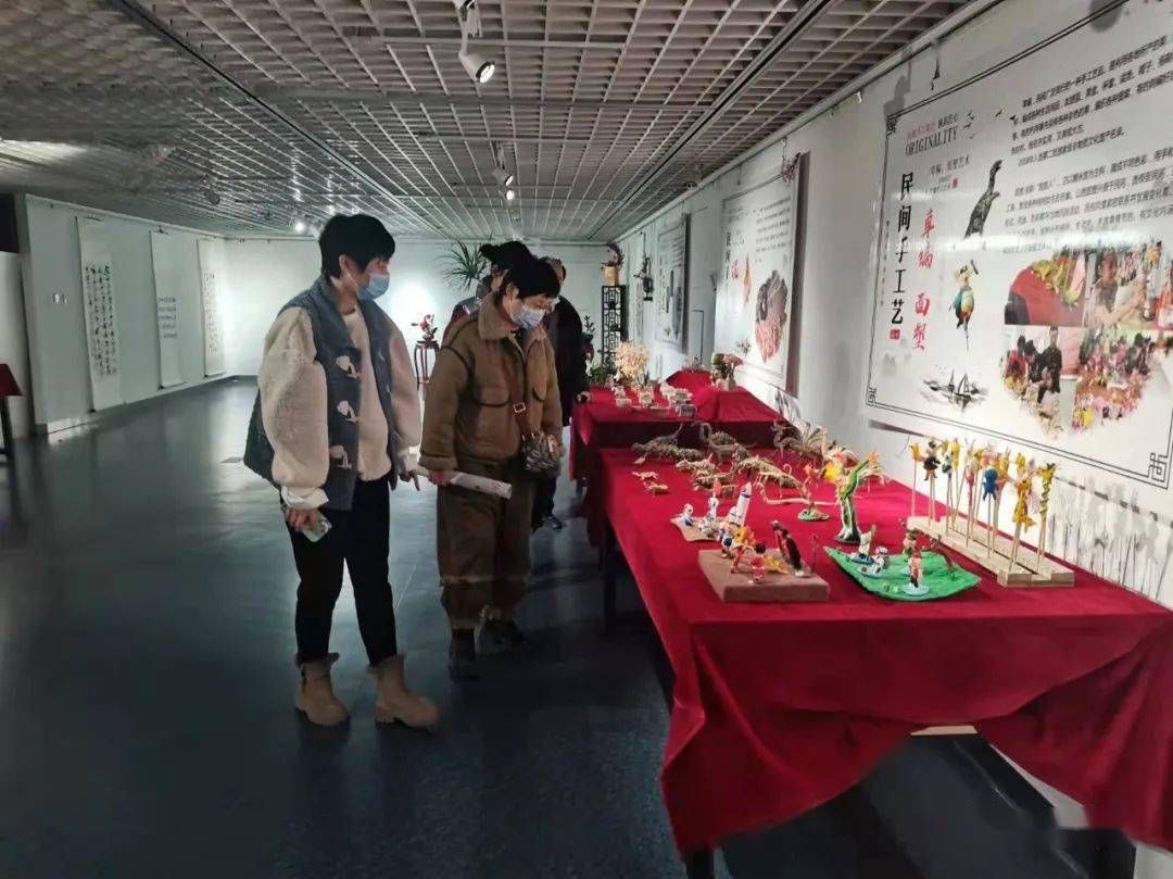 致敬手艺人主题展览永济市图书馆美术馆成功举办巧夺天工民间手工艺展