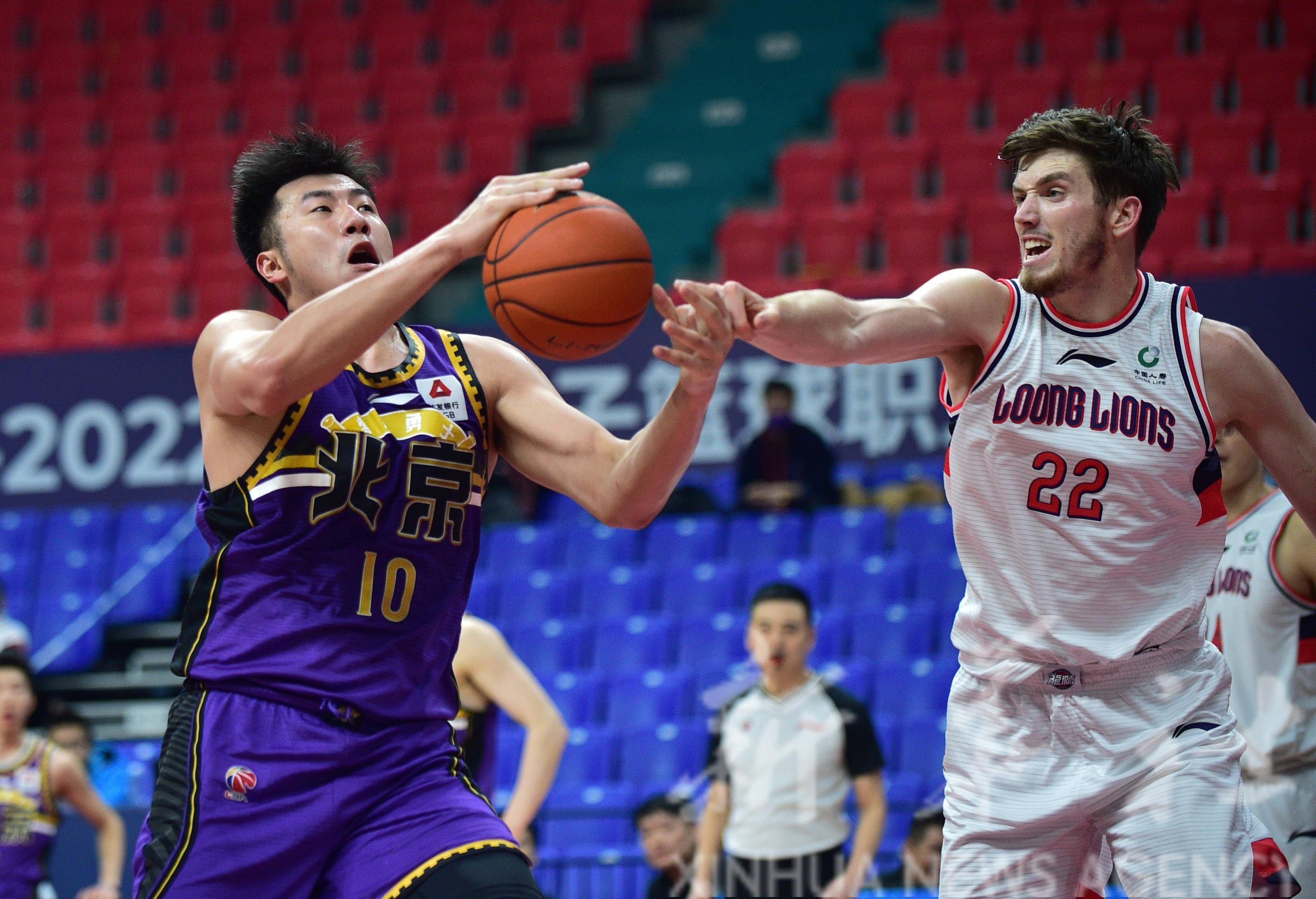 新华社记者 林宏 摄当日,在吉林长春进行的2021-2022赛季中国男子篮球