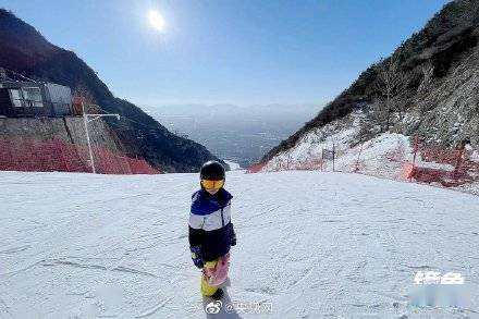 滑雪|天生的滑雪运动员！萌娃18个月大开始玩双板雪龄已3年