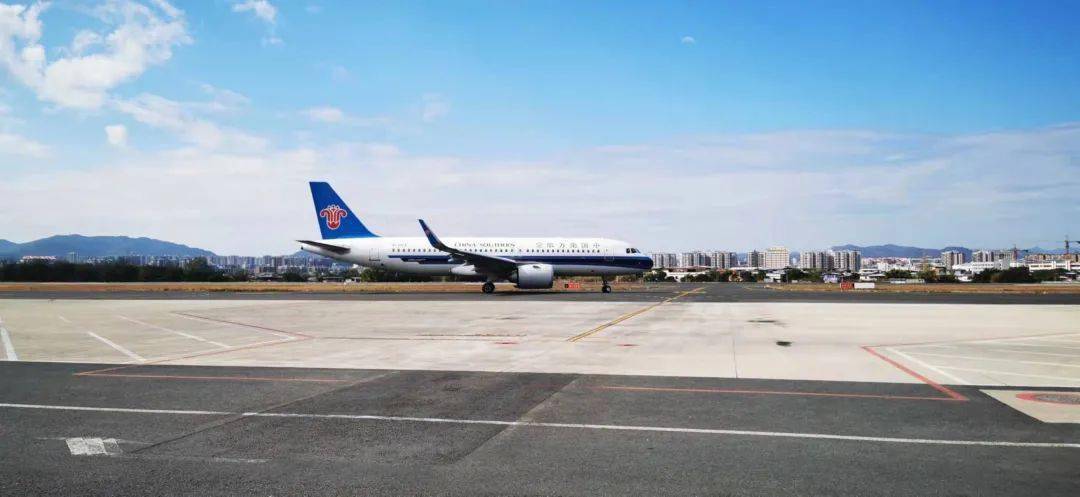 梅州机场新航线今日正式通航