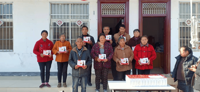 近日,唐河縣桐河鄉官園村的85名殘疾人收到了駐村第一書記王克迪代表