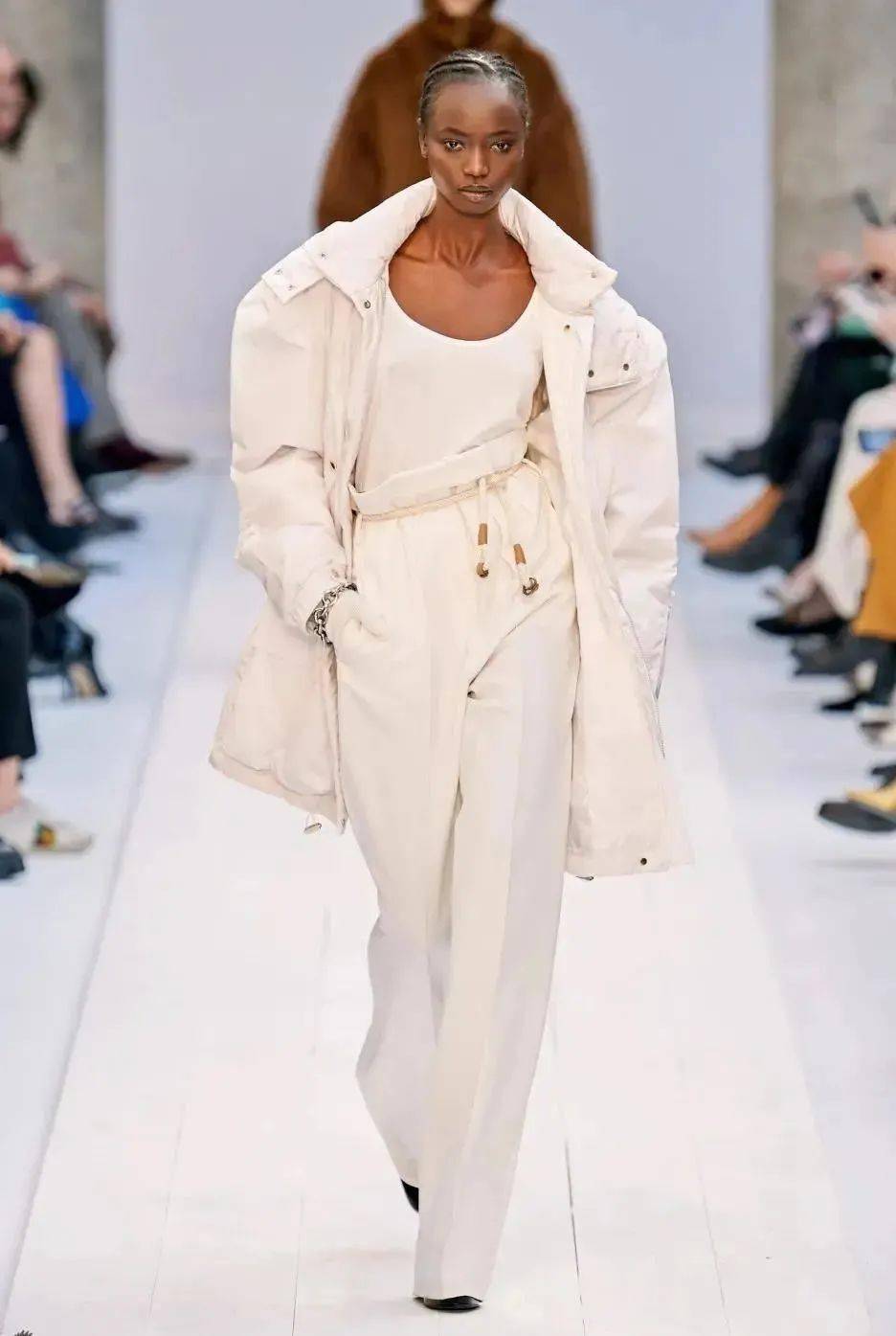 身材 “大衣”失宠了?现在流行这么穿!保暖又显瘦!