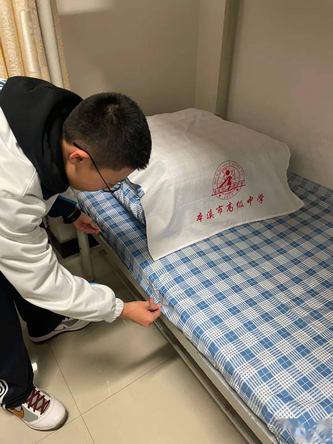 "莺迁仁里,燕贺德邻"——高一学生"自主搬迁寝室"劳动体验课