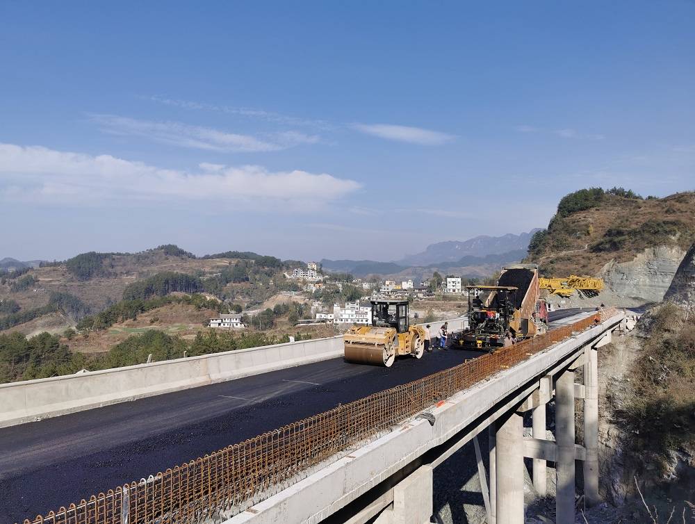 德江国道g352已完成沥青全面铺设明日可通车