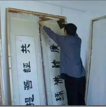 书画装裱过程,学到手都是活!_保护_印谱_左手