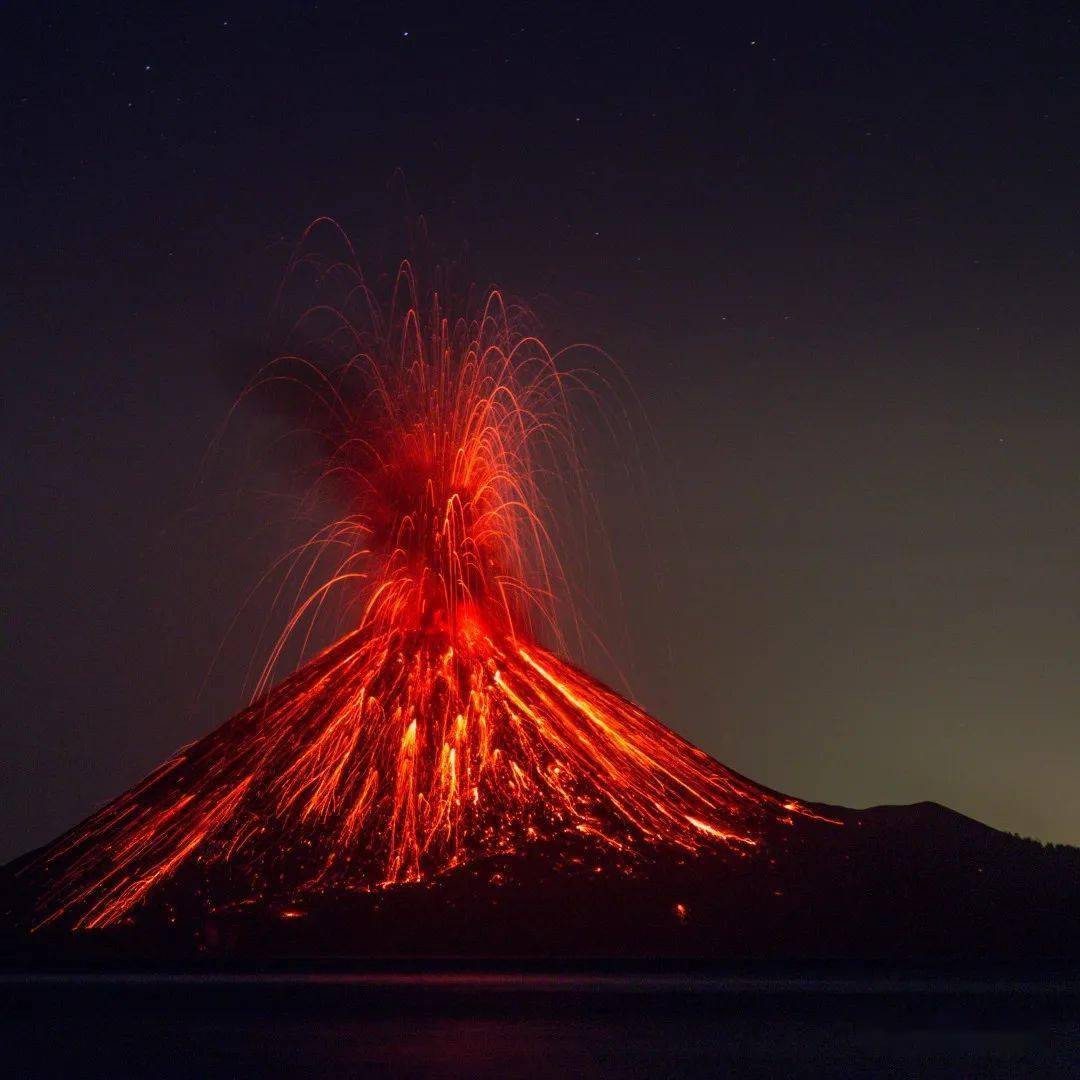 汤加火山爆发与当年被维苏威火山摧毁的庞贝古城!