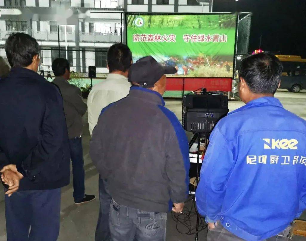 【地方动态】"固定银幕架工程"助推肥城农村公益电影放映流动转固定