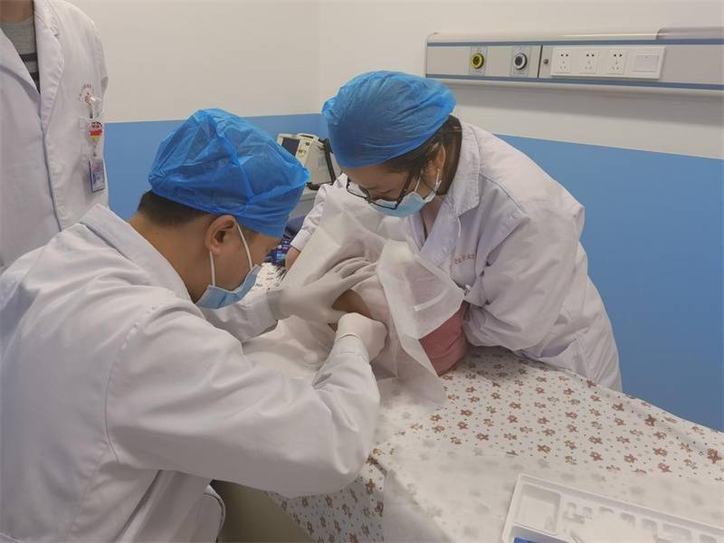 天价|广西：70万“天价药”纳入医保 三名SMA患儿完成首次注射