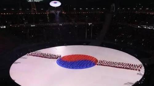 冬奥典藏 18年平昌冬奥会 吉祥物受捧 北京8分钟 太惊艳 冰雪 观众 奖牌榜