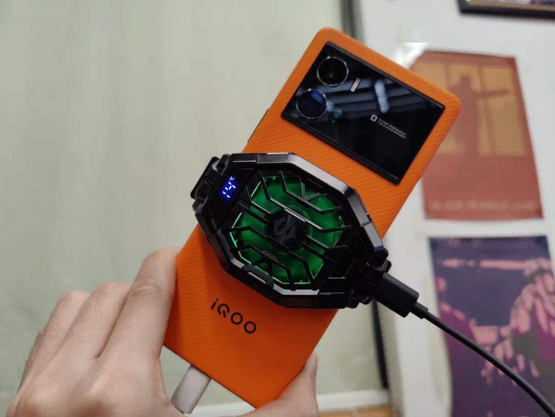 散热背夹能让骁龙8变得多强？我用3台手机试了试。