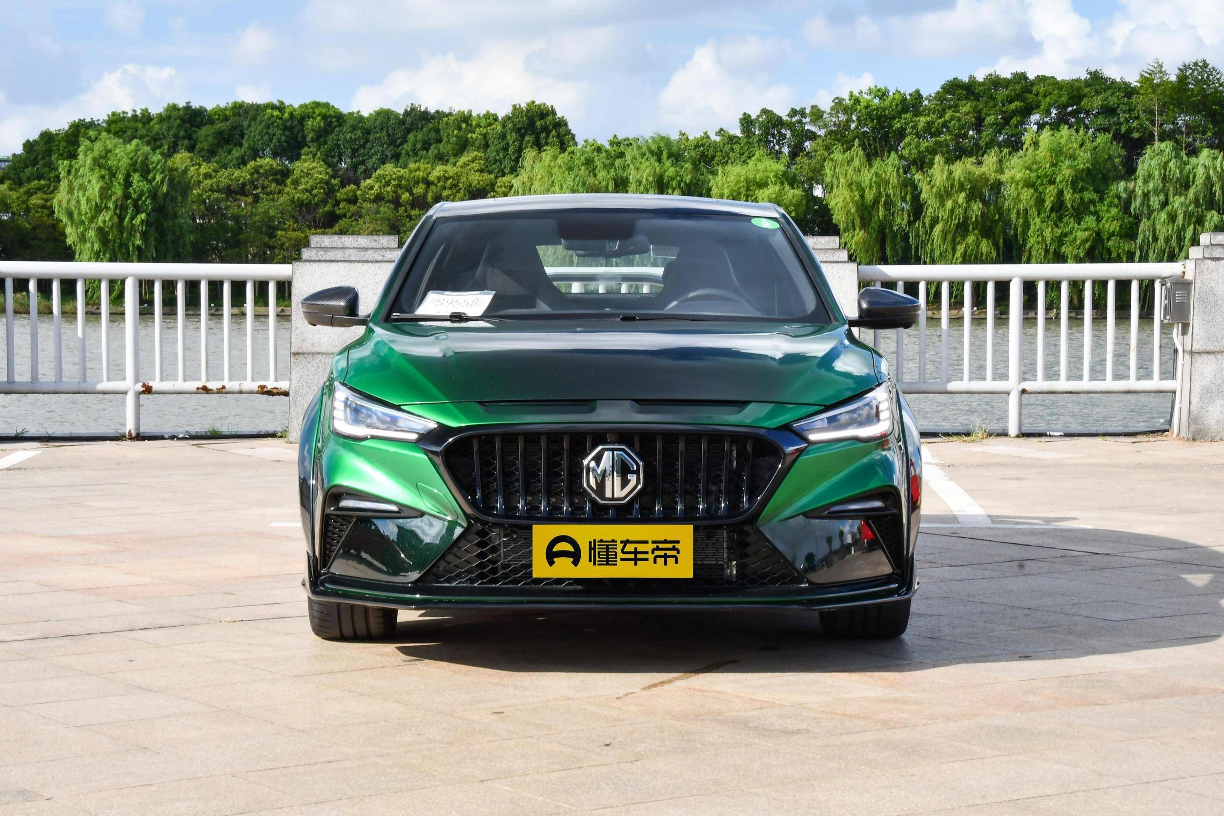 体验名爵6phev售1458万起综合油耗才11l操控家用都能兼顾