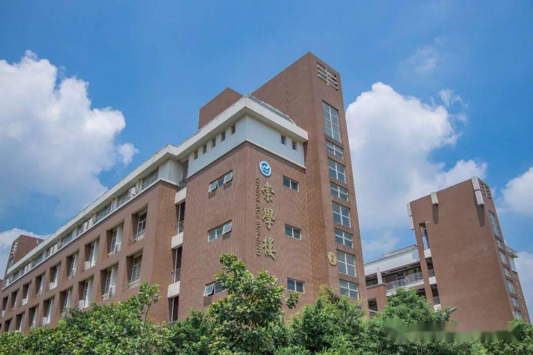 福建致公经济研究院李为教授,大数据学院谢人强教授,外国语学院刘振标