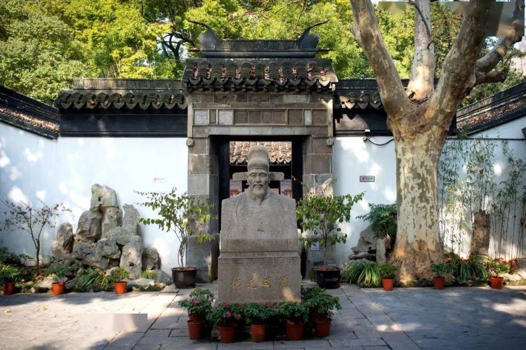 开启夜游新模式!光启公园24小时"不打烊"_徐光启墓_徐家汇_全天候