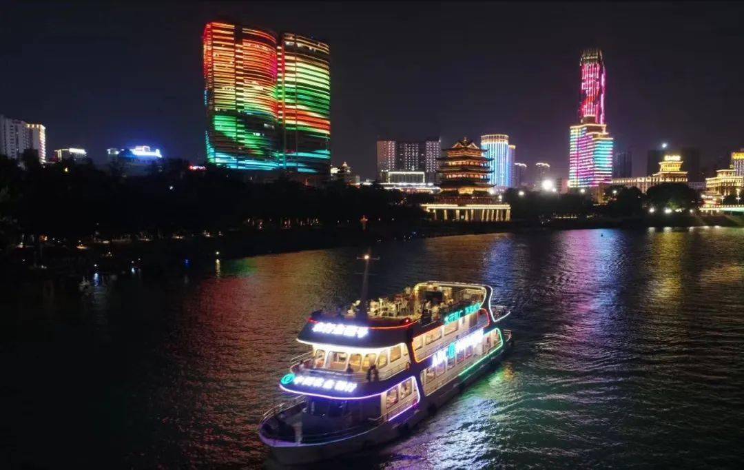 春节出游攻略到邕江游轮接财纳福过吉祥如意年