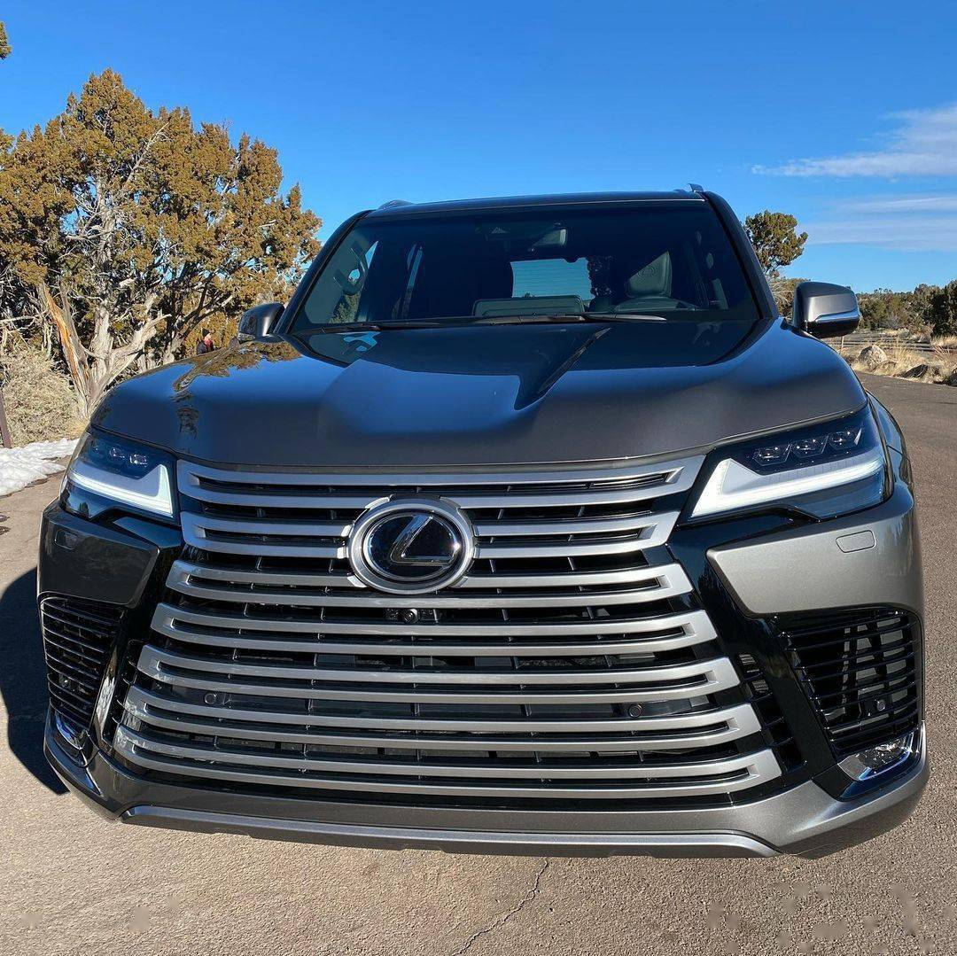 丰田suv的旗舰6缸引擎空气悬挂质感一流看啥路虎揽胜