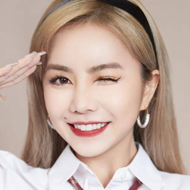 眼睛|有效笑容如何诞生？年夜饭别再尬笑 娜扎教你正确用脸