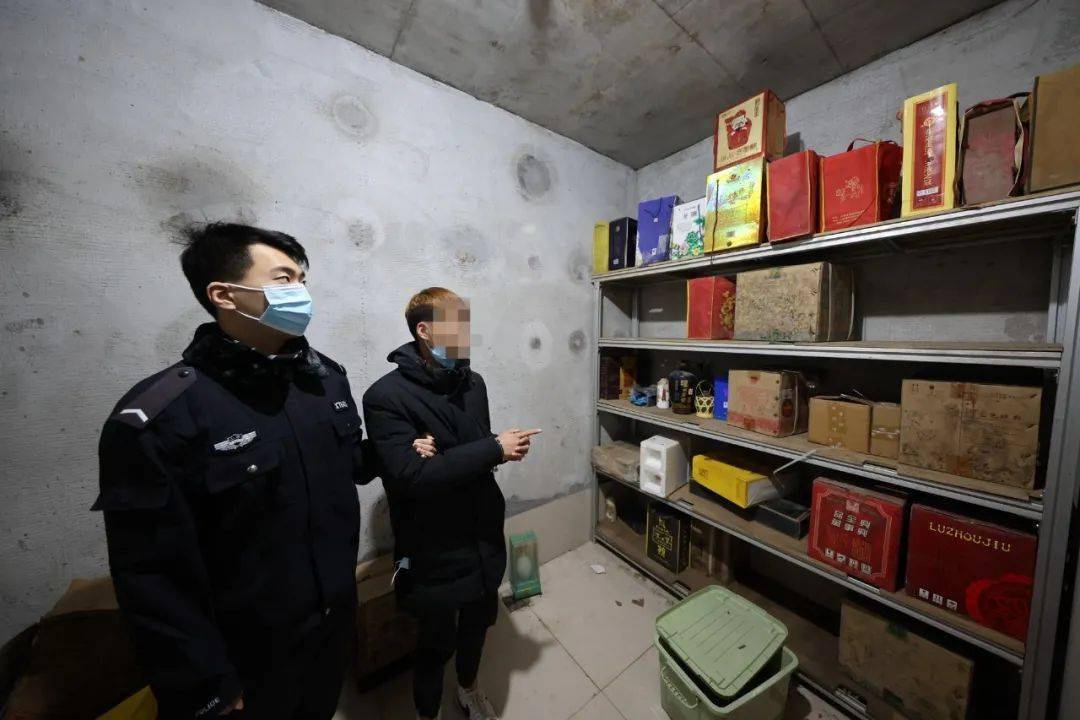 曹县警方打掉一偷酒团伙60余瓶茅台五粮液被追回