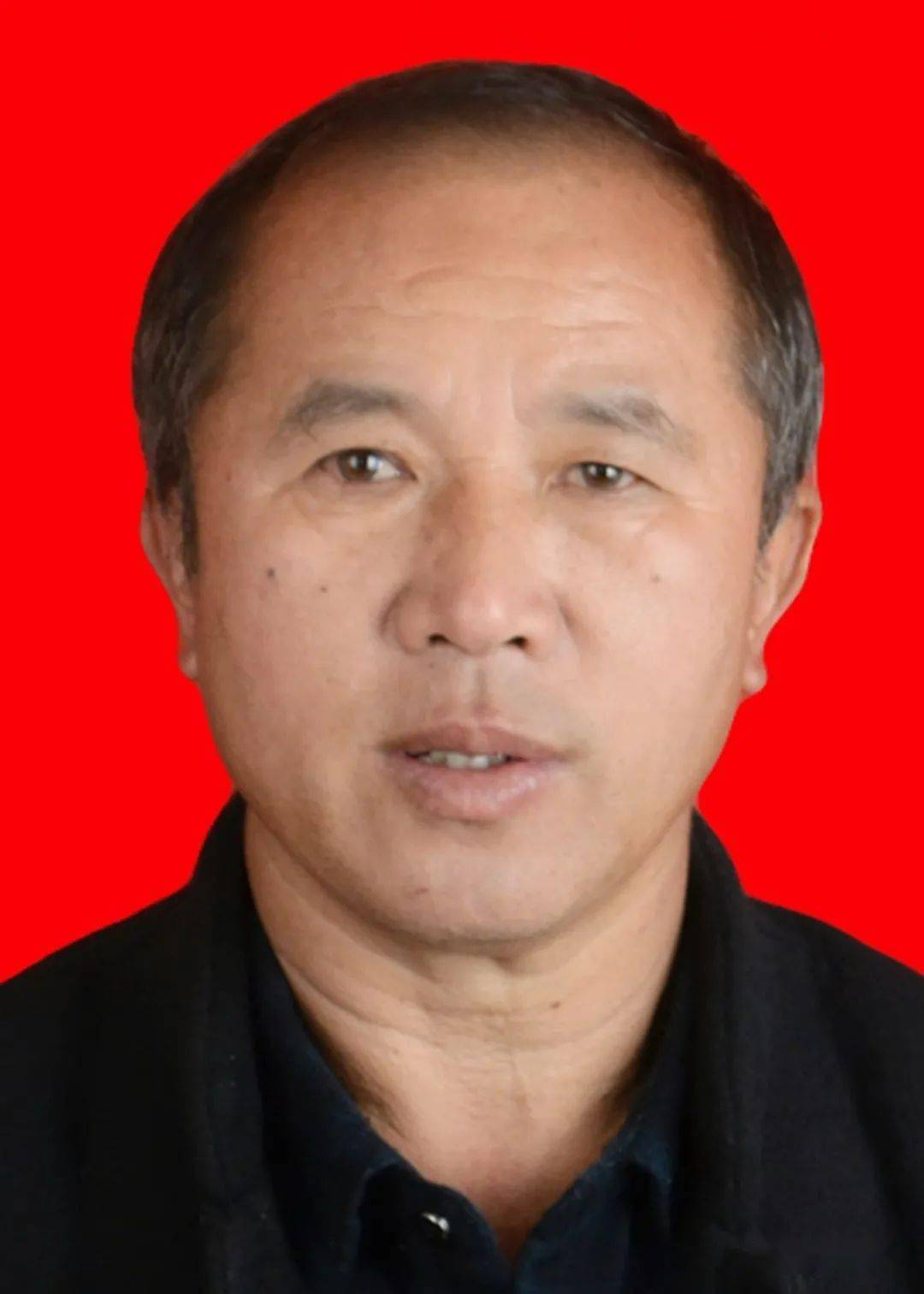 朱春龙朱春龙,男,1967年11月生,中共党员,贵州省黔西南州兴仁市潘家庄