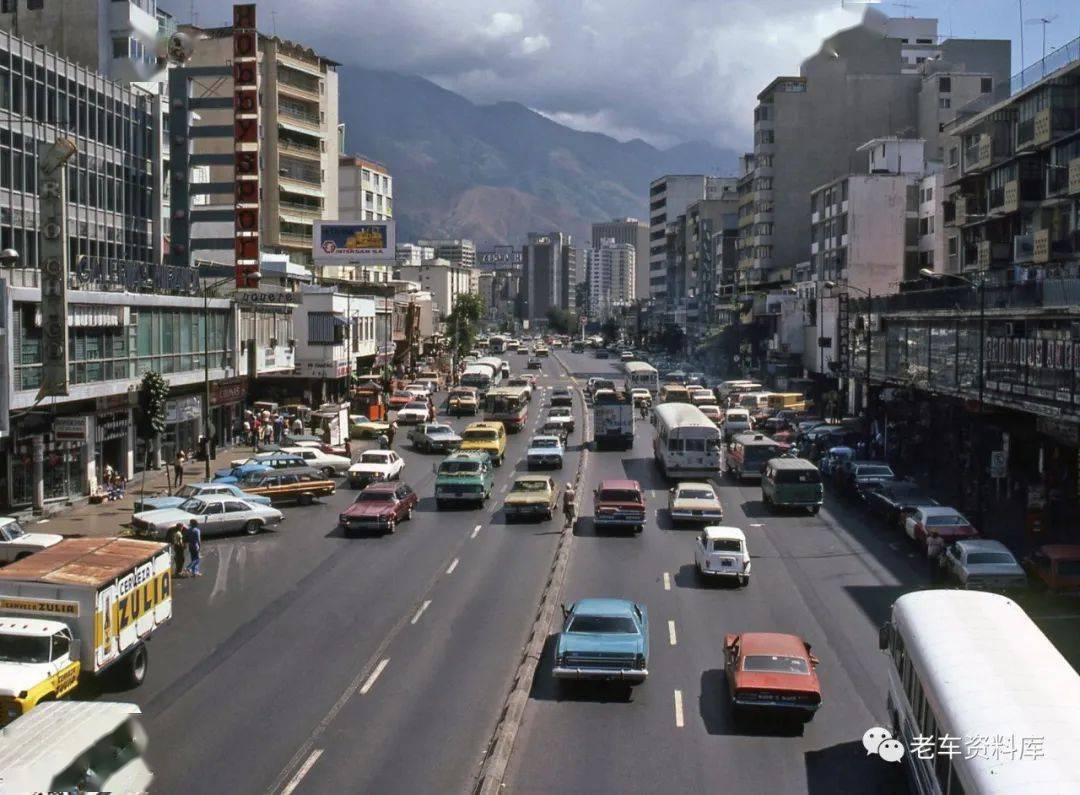 忆苦思甜 1981年的一些街景_年代_轿车_苏联