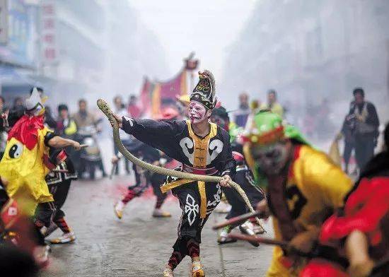 作为潮汕人,你知道潮汕英歌舞的由来吗?_秧歌_舞蹈_表演