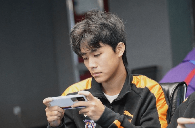 dyg萧玦发文表态要休息久诚离开后每况愈下再也燃不起斗志了