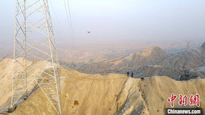 春节保电齐上阵 无人机巡航3分钟搞定4个小时脚程